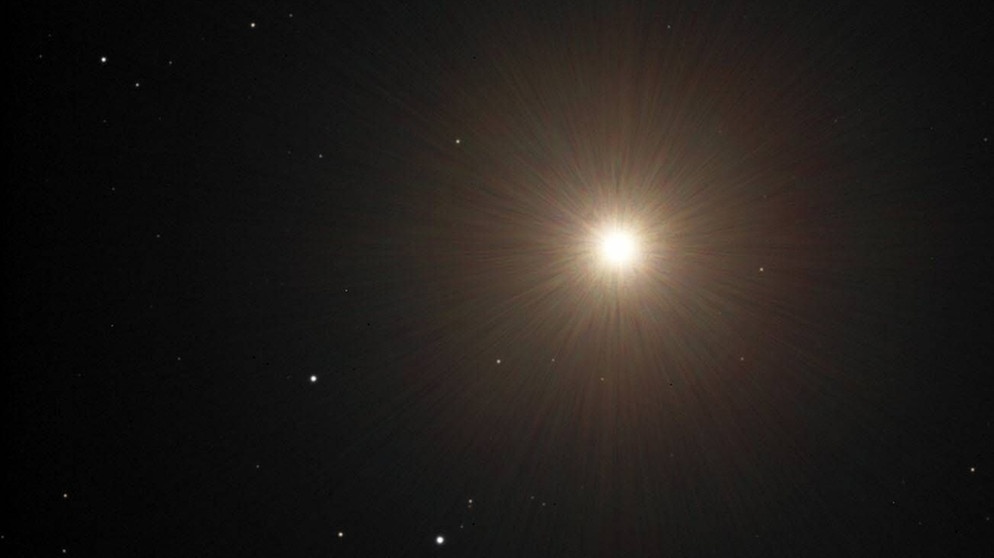 Der Stern Arktur im Sternbild Bärenhüter Bootes. Arktur ist der dritthellste Stern am Firmament und der hellste des nördlichen Sternenhimmels. | Bild: imago/Leemage