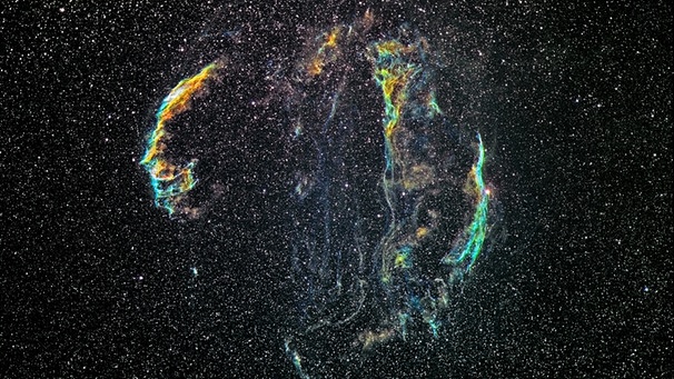 Der Cirrusnebel im Sternbild Schwan ist ein Supernova-Überrest, rund 1.500 Lichtjahre von uns entfernt. | Bild: Stefan Hahne