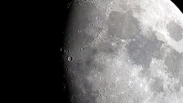 Die Mondoberfläche. In der Mitte am Terminator ist der Krater Kopernikus zu sehen. | Bild: Jürgen Löchner