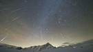 Geminiden-Sternschnuppen in der Nacht vom 13. auf den 14. Dezember 2020 vor den Sternbildern des Wintersechsecks, fotografiert von Martina Gees | Bild: Martina Gees
