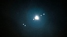 Über neunzig Monde hat Jupiter, der größte Planet im Sonnensystem. Vier davon sind so hell, dass sie mit einem Fernglas oder Teleskop zu sehen sind und sich gut fotografieren lassen. Dieses Bild stammt aus der Schweiz, fotografiert im August 2023 von Hubert Bauer. | Bild: Hubert Bauer