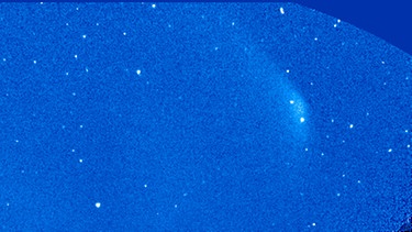 Der Rest von Komet ISON in einer Aufnahme der SOHO-Sonnen-Sonde vom 30. November 2013 um 16.54 Uhr MEZ. Nur noch ein schwacher Schimmer ist von ISON übrig geblieben. | Bild: NASA / ESA / SOHO
