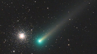 Der Komet C/2021 A1 Leonard neben dem Kugelsternhaufen M3 am 3. Dezember 2021, fotografiert von Norbert Mrozek. | Bild: Norbert Mrozek 