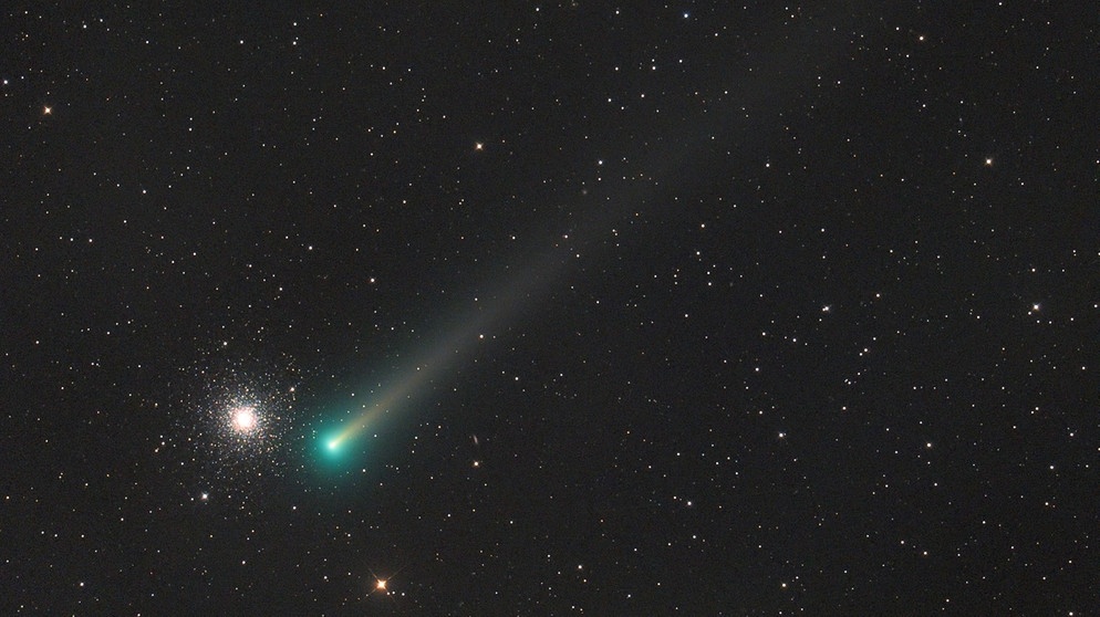 Der Komet C/2021 A1 Leonard neben dem Kugelsternhaufen M3 am 3. Dezember 2021, fotografiert von Norbert Mrozek. | Bild: Norbert Mrozek 