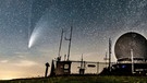 Komet Neowise C2020 F3 über der Wasserkuppe in Hessen über der alten Radaranlage Radom, fotografiert von Thomas Tietz | Bild: Thomas Tietz