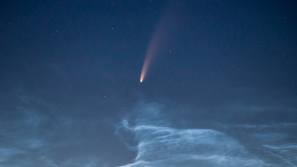 Komet Neowise mit leuchtenden Nachtwolken | Bild: Marcel Mehrens