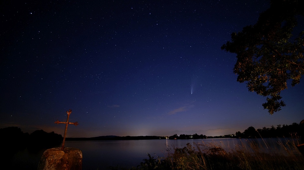 Komet Neowise über dem Staffelsee | Bild: Peter Gege