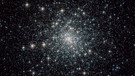 Hubble-Aufnahme des Kugelsternhaufens M30 (NGC 7099) im Sternbild Steinbock. Hunderttausende uralte Sterne versammeln sich in dem Kugelsternhaufen. | Bild: NASA/ESA