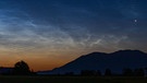Leuchtende Nachtwolken mit der Venus und Aldebaran über Großweil. | Bild: Andreas Sauer 