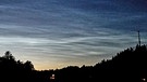 Am Abend des 5. Juli 2020 sind im Süden Deutschlands leuchtende Nachtwolken zu sehen, hier aufgenommen von Peter Altendorf in Bad Tölz. | Bild: Peter Altendorf