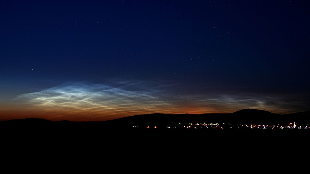 Leuchtende Nachtwolken im Jahr 2007 | Bild: NASA