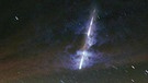Eine Sternschnuppe der Leoniden am Nachthimmel | Bild: picture-alliance/dpa