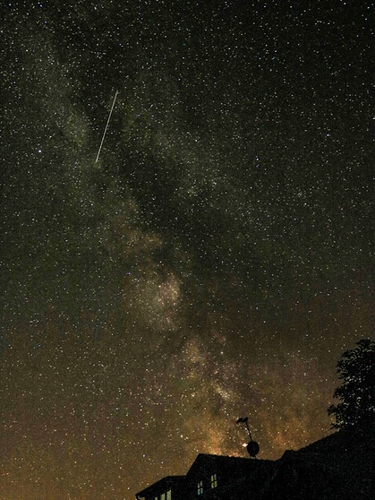 Perseiden-Sternschnuppe vor Milchstraße | Bild: Jasmin Wieczorek