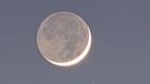 Die junge Mondsichel, fotografiert am 4. März 2022, nur zwei Tage nach Neumond, von Dieter Kohlruss. | Bild: Dieter Kohlruss