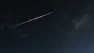 Eine Sternschnuppe der Perseiden. Robert Kukuljan gelang die Aufnahme am 12. August 2022, obwohl der fast volle Mond den Sternschnuppen-Regen sehr störte. | Bild: Robert Kukuljan