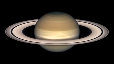 Ringplanet Saturn. Am Firmament ist der Planet Saturn so hell, dass Sie ihn ohne weiteres mit bloßem Auge sehen könne. | Bild: NASA