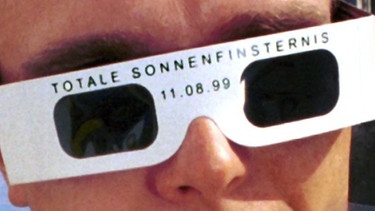 Sonnenfinsternis-Schutzbrille | Bild: picture-alliance/dpa