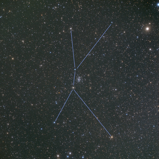 Sternbild Krebs mit deutlich erkennbarem Sternhaufen Praesepe und Markierung des Sternbildes. Der helle Stern rechts oben im Bild ist Pollux im Sternbild Zwillinge. | Bild: imago/Leemage