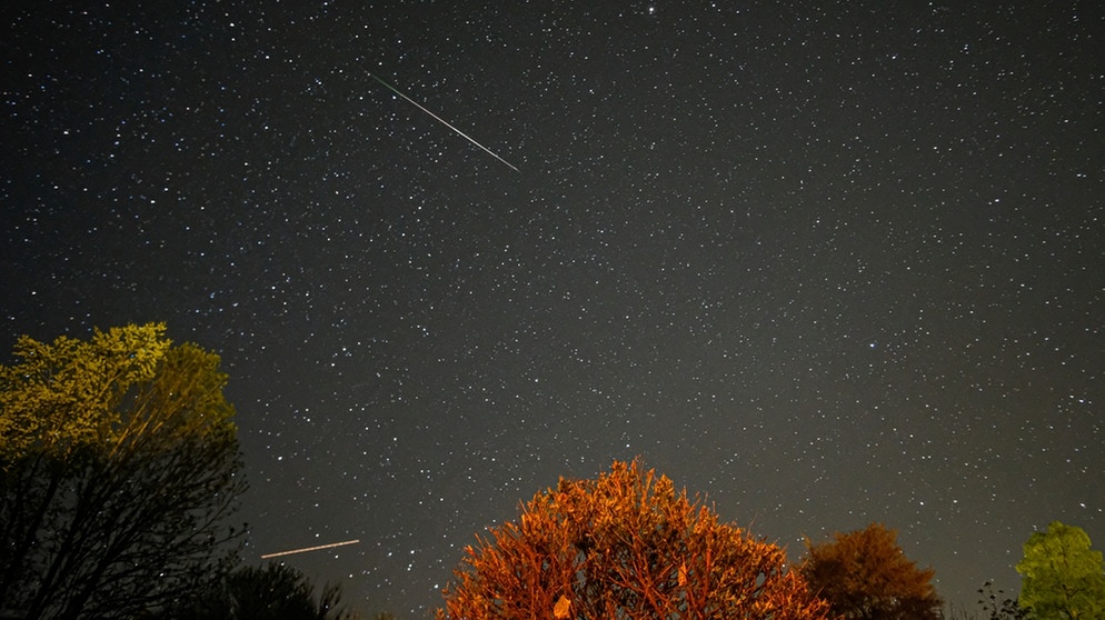 Sternenhimmel mit Sternschnuppen über Lenggries | Bild: Robert Kukuljan 