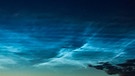 Leuchtenden Nachtwolken über Whitehorse in Kanada. | Bild: Lukas Wunschik