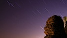 Strichspur der Sterne über der Basteiaussicht | Bild: Patrick Gärtner