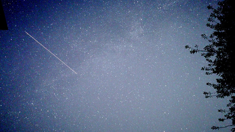 Eine Sternschnuppe der Perseiden, fotografiert 2021 von Sonja Hartmann | Bild: Sonja Hartmann
