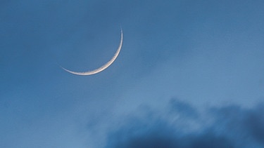 Die junge zunehmende Mondsichel abends am 23.3.2023, fotografiert von Dieter Kohlruss. | Bild: Dieter Kohlruss