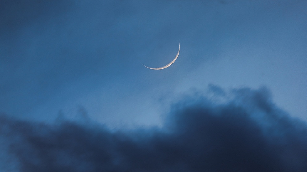 Die junge zunehmende Mondsichel abends am 23.3.2023, fotografiert von Dieter Kohlruss. | Bild: Dieter Kohlruss