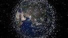 Darstellung des Weltraummülls: 20.000 Teilchen größer als 10 Zentimeter umkreisen die Erde.  | Bild: picture alliance / dpa | ESA